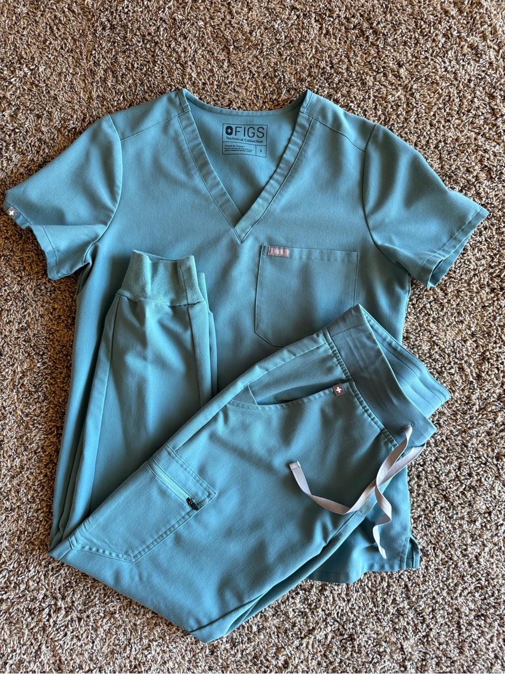 Figs Women's Scrub Set in HYDROGREEN